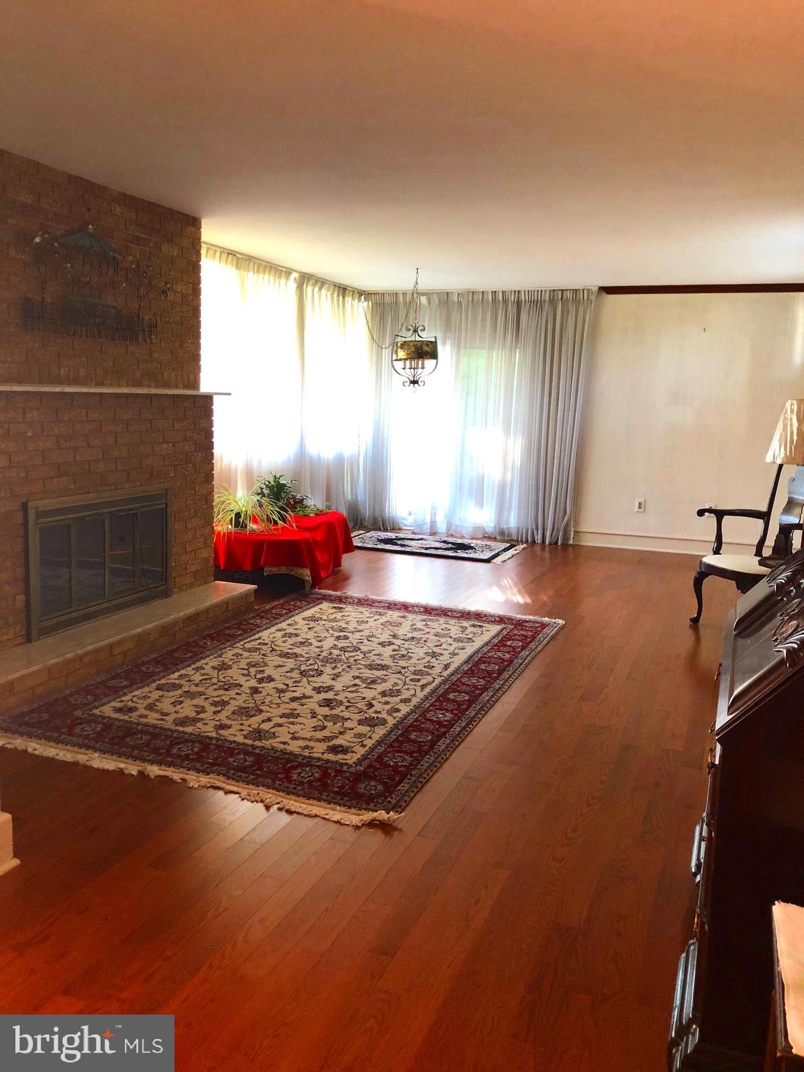 4101 Ridgeview Road Harrisburg, PA 17109 - Photo 3 of 34 Livingroom