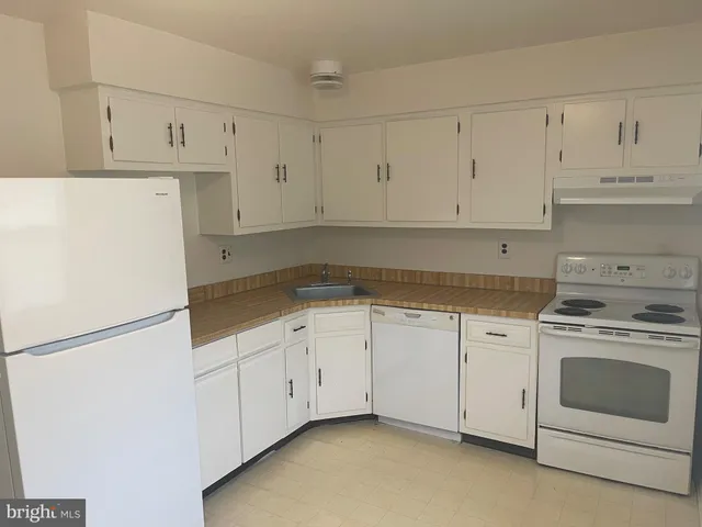 $2,000 | 615 Silver Court, Hamilton, NJ 08690