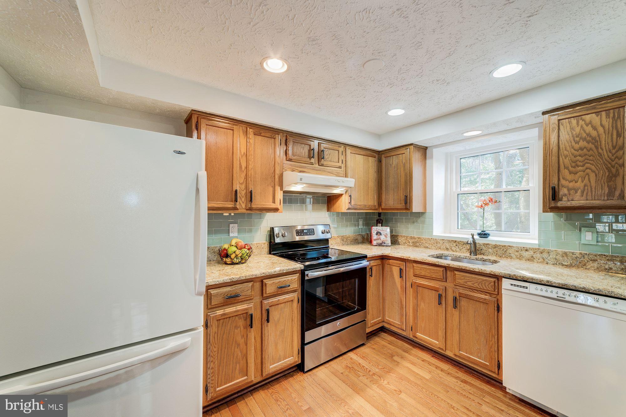 1591 Woodcrest Drive Reston, VA 20194 - Photo 13 of 33 Sunny kitchen with loads of light