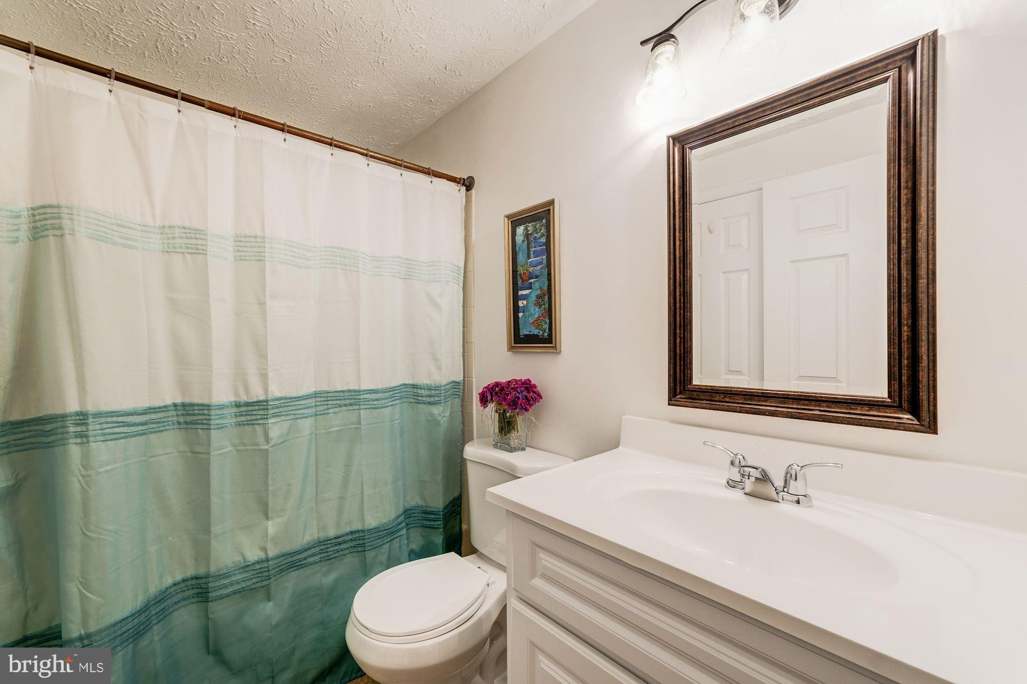 1591 Woodcrest Drive Reston, VA 20194 - Photo 20 of 33 Upstairs full bath