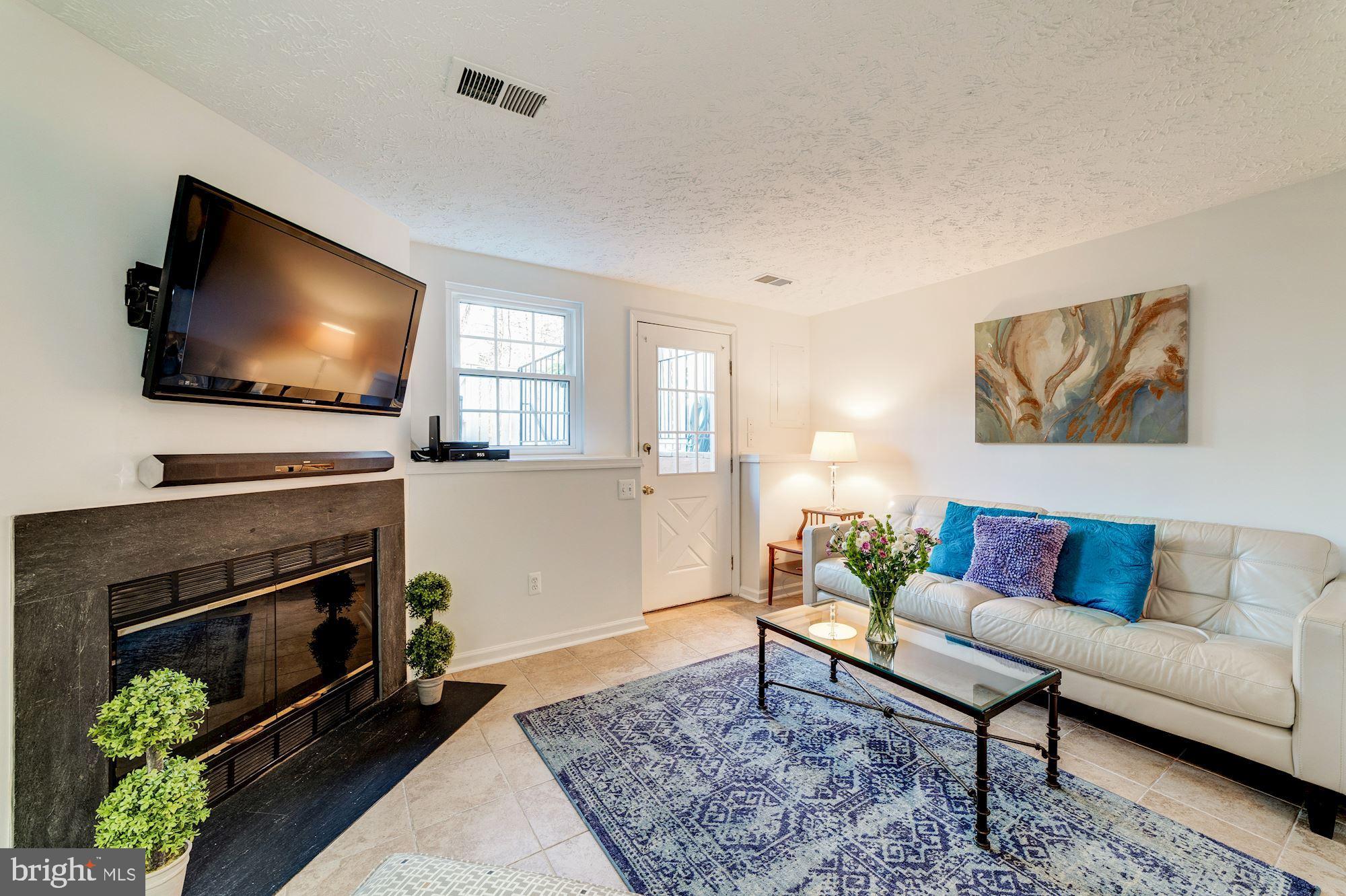 1591 Woodcrest Drive Reston, VA 20194 - Photo 9 of 33
