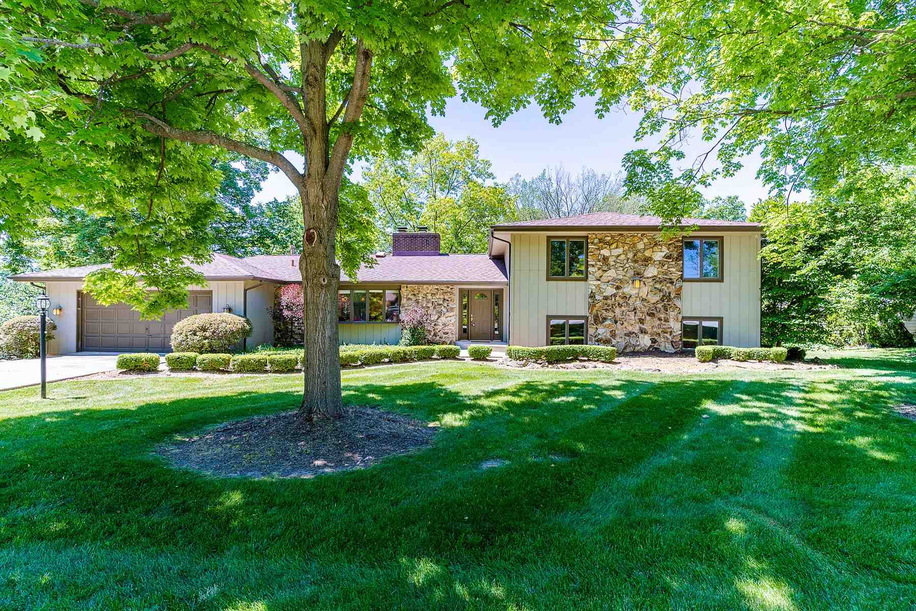 420 Scarborough Road Valparaiso, IN 46385 - Photo 1 of 36 Gallery Image 1