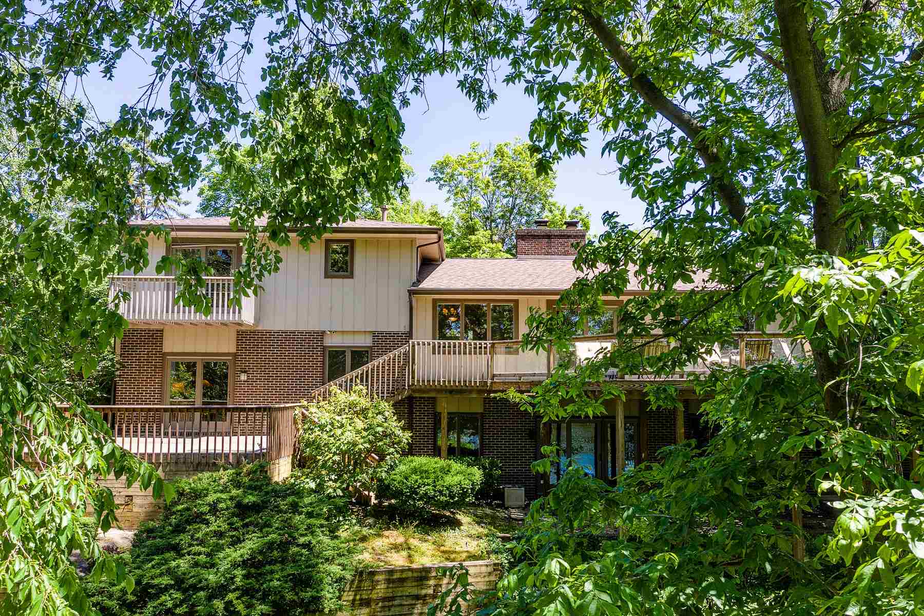 420 Scarborough Road Valparaiso, IN 46385 - Photo 6 of 36 Gallery Image 6