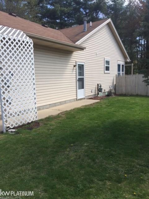 2916 Michigan Road Port Huron, MI 48060 - Photo 4 of 18 31318298-3.JPG