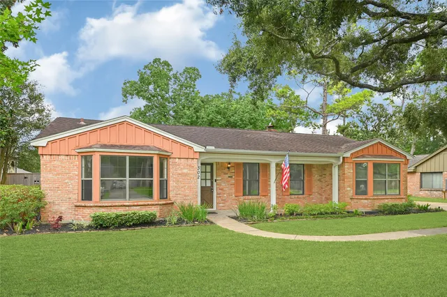 $289,990 | 302 Bayou View Drive, El Lago, TX 77586