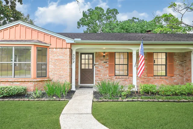 $289,990 | 302 Bayou View Drive, El Lago, TX 77586