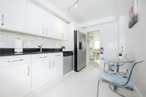 $5,000 | 3801 South Ocean Drive, Unit 7O, Hollywood, FL 33019