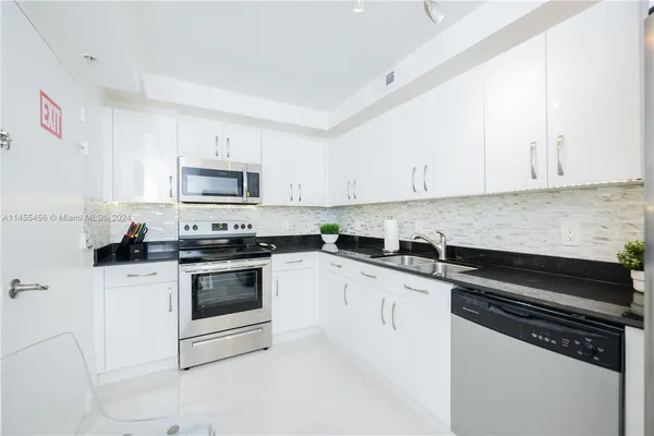 $5,000 | 3801 South Ocean Drive, Unit 7O, Hollywood, FL 33019