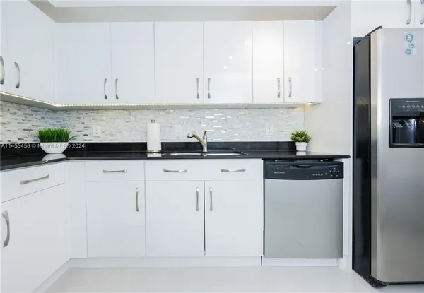 $5,000 | 3801 South Ocean Drive, Unit 7O, Hollywood, FL 33019