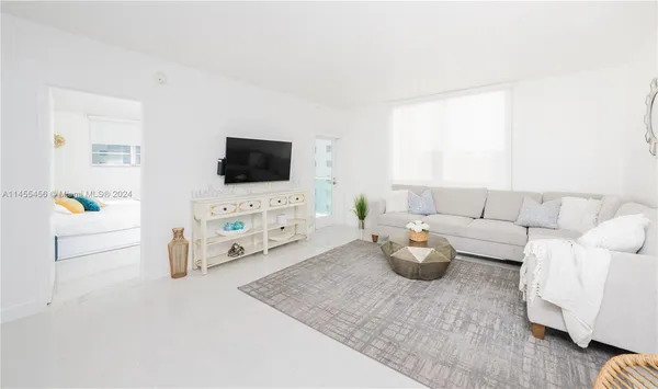 $5,000 | 3801 South Ocean Drive, Unit 7O, Hollywood, FL 33019