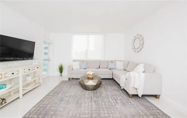 $5,000 | 3801 South Ocean Drive, Unit 7O, Hollywood, FL 33019