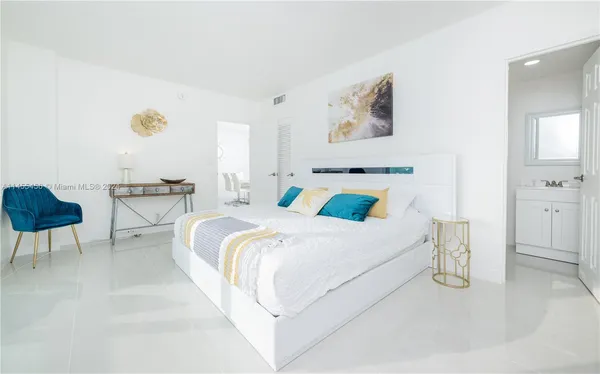 $5,000 | 3801 South Ocean Drive, Unit 7O, Hollywood, FL 33019