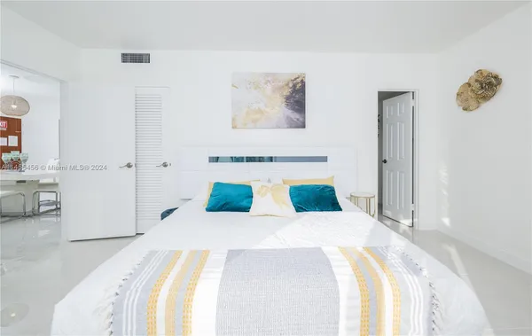 $5,000 | 3801 South Ocean Drive, Unit 7O, Hollywood, FL 33019