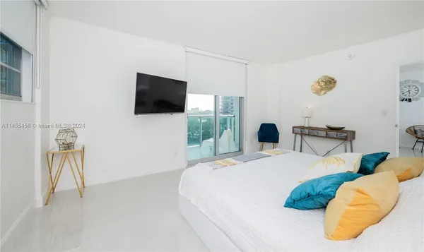 $5,000 | 3801 South Ocean Drive, Unit 7O, Hollywood, FL 33019