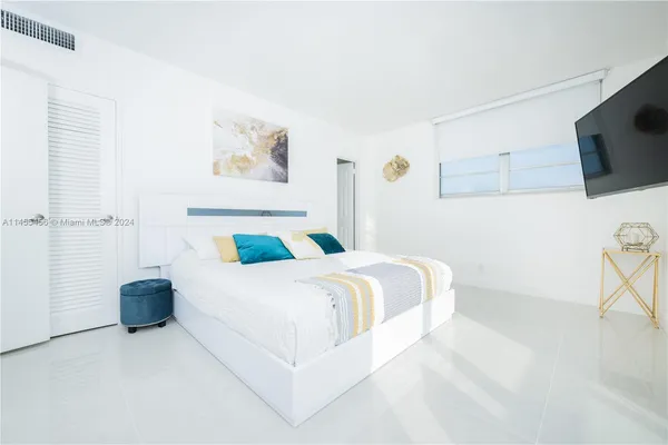 $5,000 | 3801 South Ocean Drive, Unit 7O, Hollywood, FL 33019