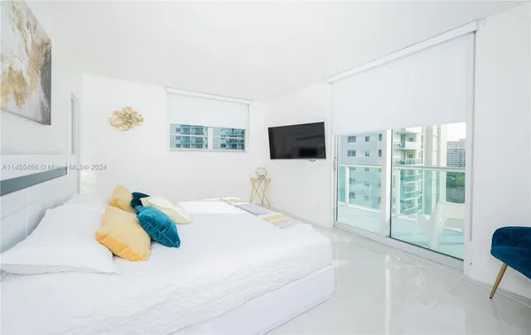 $5,000 | 3801 South Ocean Drive, Unit 7O, Hollywood, FL 33019