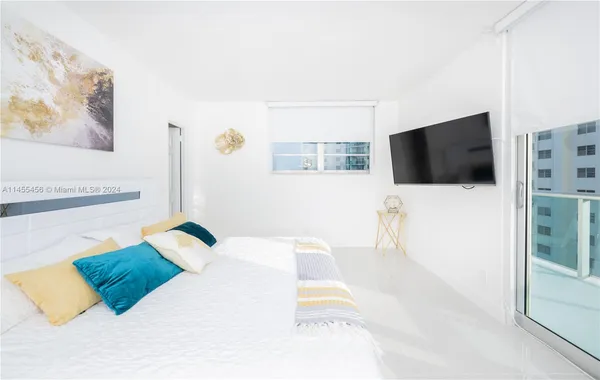 $5,000 | 3801 South Ocean Drive, Unit 7O, Hollywood, FL 33019