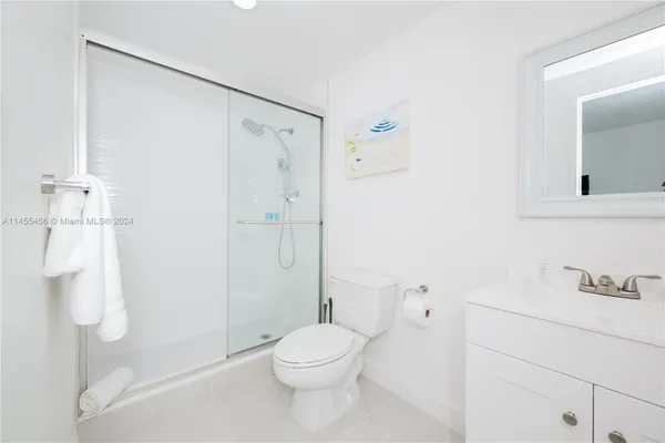 $5,000 | 3801 South Ocean Drive, Unit 7O, Hollywood, FL 33019