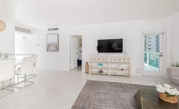 $5,000 | 3801 South Ocean Drive, Unit 7O, Hollywood, FL 33019