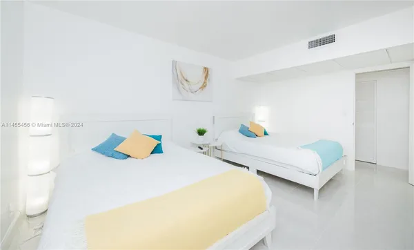$5,000 | 3801 South Ocean Drive, Unit 7O, Hollywood, FL 33019