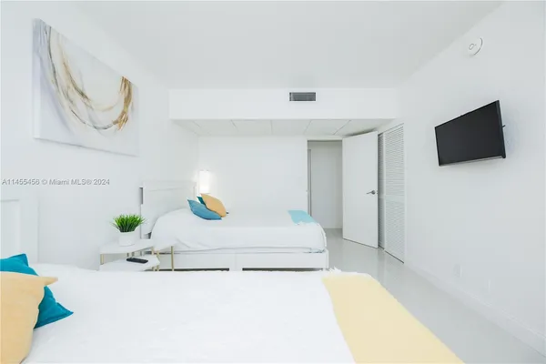 $5,000 | 3801 South Ocean Drive, Unit 7O, Hollywood, FL 33019