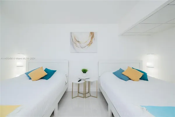 $5,000 | 3801 South Ocean Drive, Unit 7O, Hollywood, FL 33019