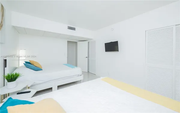 $5,000 | 3801 South Ocean Drive, Unit 7O, Hollywood, FL 33019