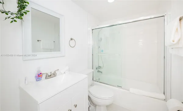 $5,000 | 3801 South Ocean Drive, Unit 7O, Hollywood, FL 33019
