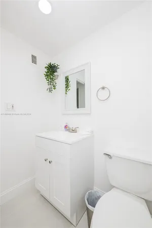 $5,000 | 3801 South Ocean Drive, Unit 7O, Hollywood, FL 33019