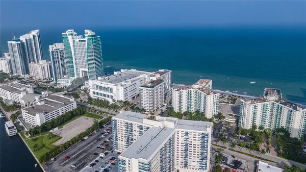$5,000 | 3801 South Ocean Drive, Unit 7O, Hollywood, FL 33019