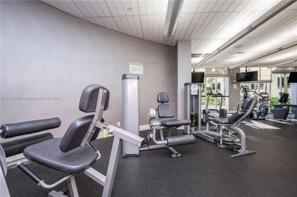 $5,000 | 3801 South Ocean Drive, Unit 7O, Hollywood, FL 33019