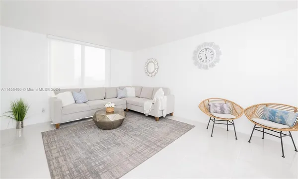 $5,000 | 3801 South Ocean Drive, Unit 7O, Hollywood, FL 33019