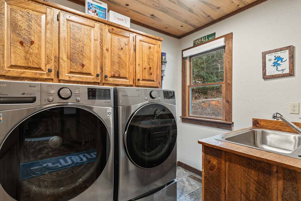 15 Bootleg Mountain Road Morganton, GA 30560 - Photo 33 of 67 a utility room with sink dryer and washer