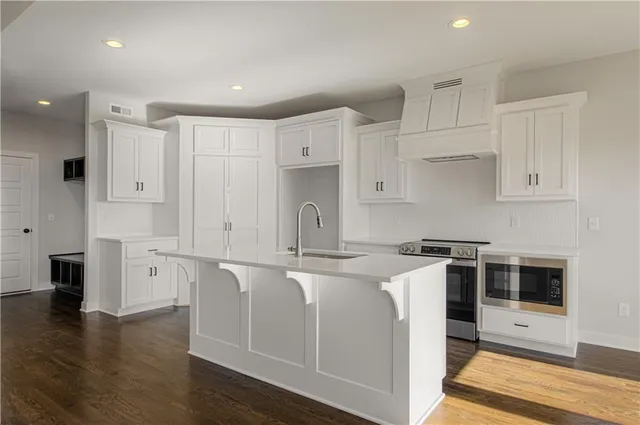 $589,900 | 1015 Poplar Lane, Liberty, MO 64068