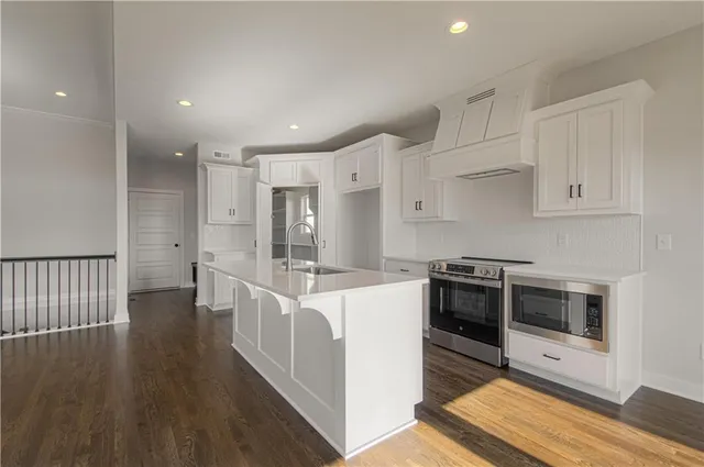 $589,900 | 1015 Poplar Lane, Liberty, MO 64068