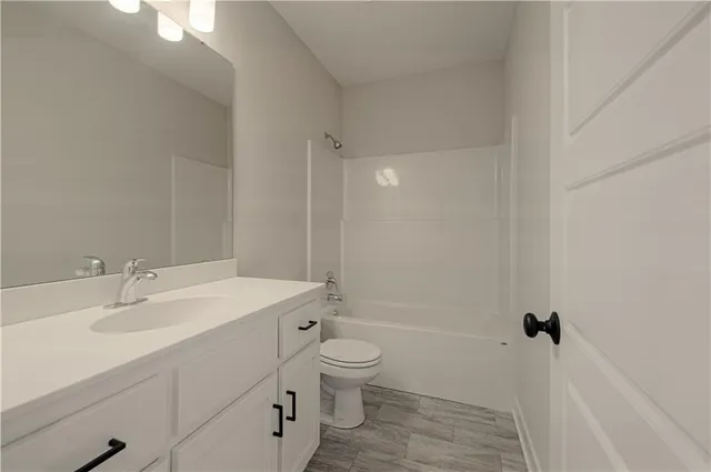 $589,900 | 1015 Poplar Lane, Liberty, MO 64068