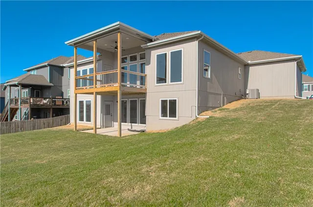 $589,900 | 1015 Poplar Lane, Liberty, MO 64068