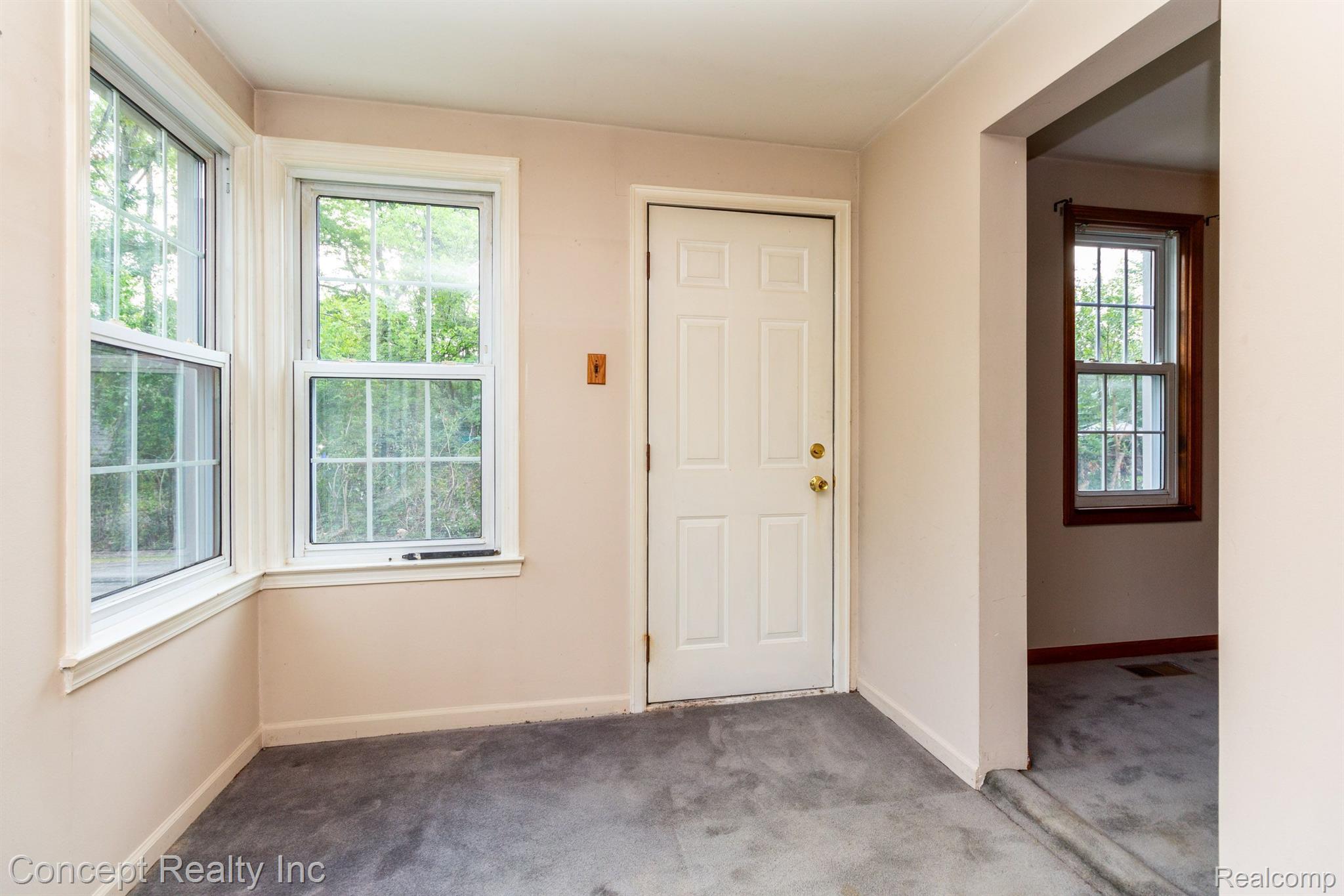 8589 Lake Road Grosse Ile, MI 48138 - Photo 4 of 31 Gallery Image 4