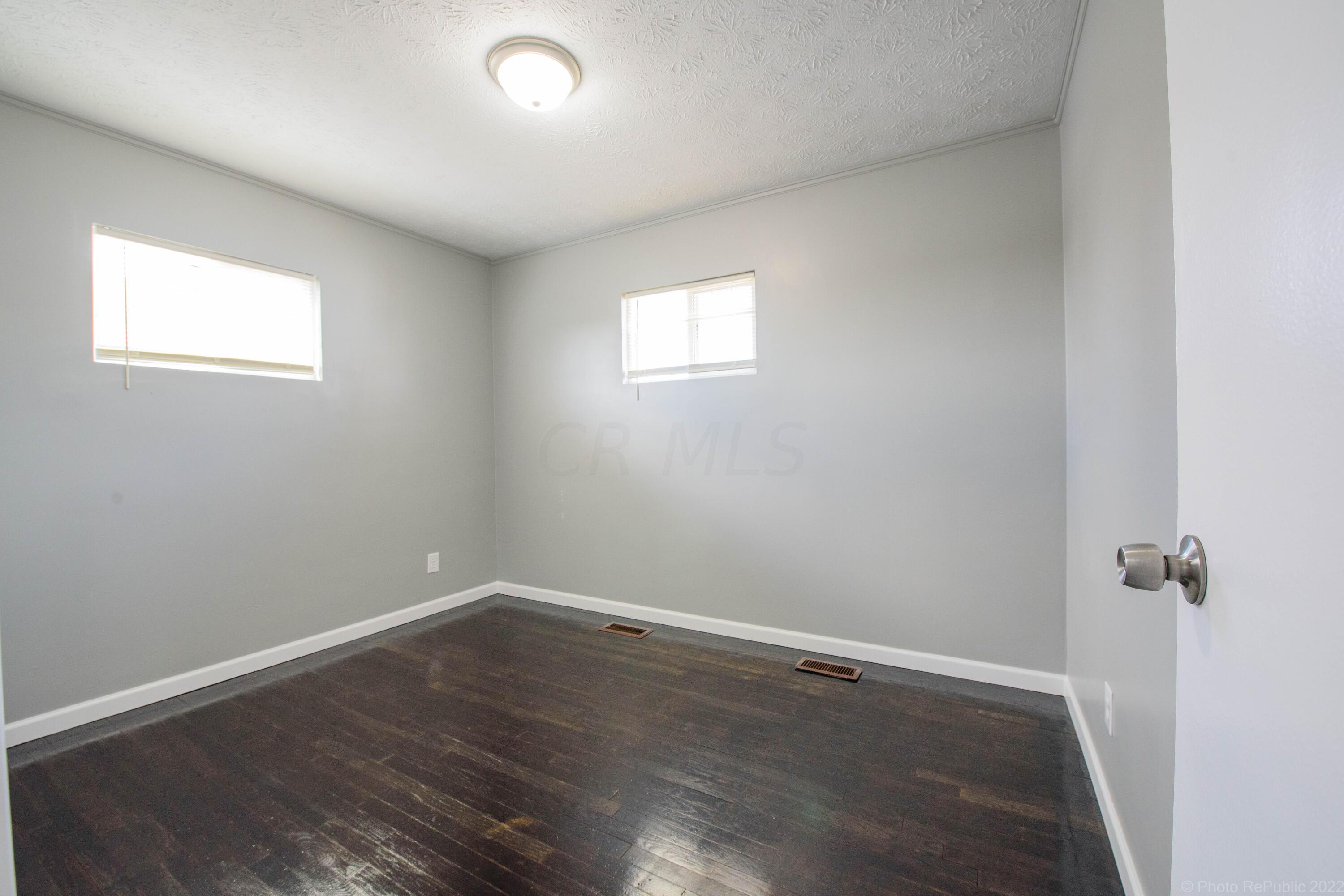 934 Reeb Avenue Columbus, OH 43207 - Photo 12 of 25 DSC_1304