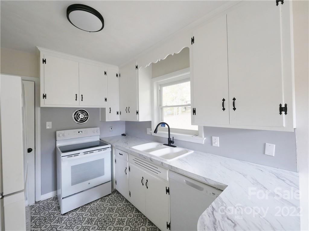 1011 8th Avenue Southwest Conover, NC 28613 - Photo 7 of 20 Gallery Image 7