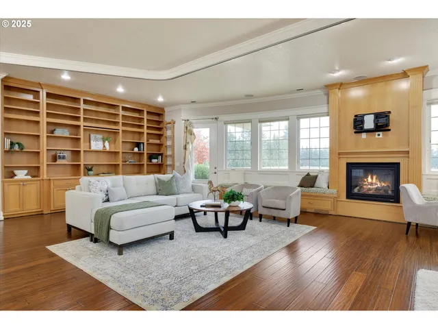 $1,250,000 | 10667 Hovenden Lane Northeast, Woodburn, OR 97071