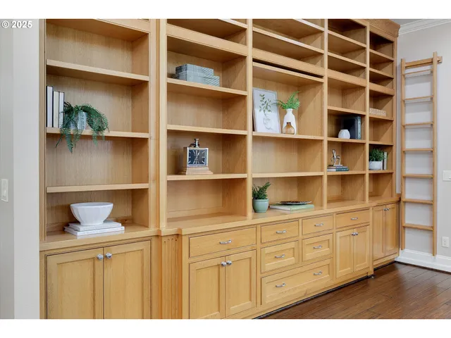 $1,250,000 | 10667 Hovenden Lane Northeast, Woodburn, OR 97071