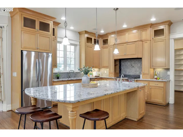 $1,250,000 | 10667 Hovenden Lane Northeast, Woodburn, OR 97071