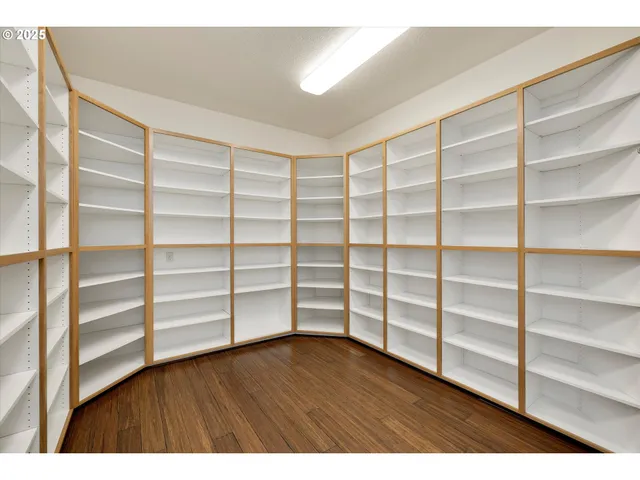 $1,250,000 | 10667 Hovenden Lane Northeast, Woodburn, OR 97071