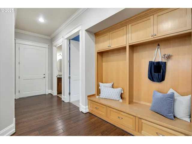 $1,250,000 | 10667 Hovenden Lane Northeast, Woodburn, OR 97071