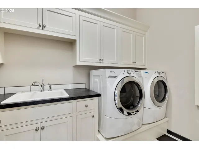 $1,250,000 | 10667 Hovenden Lane Northeast, Woodburn, OR 97071