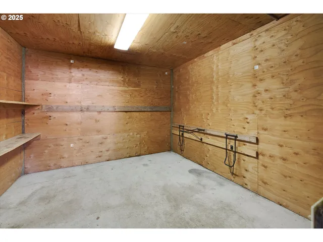 $1,250,000 | 10667 Hovenden Lane Northeast, Woodburn, OR 97071