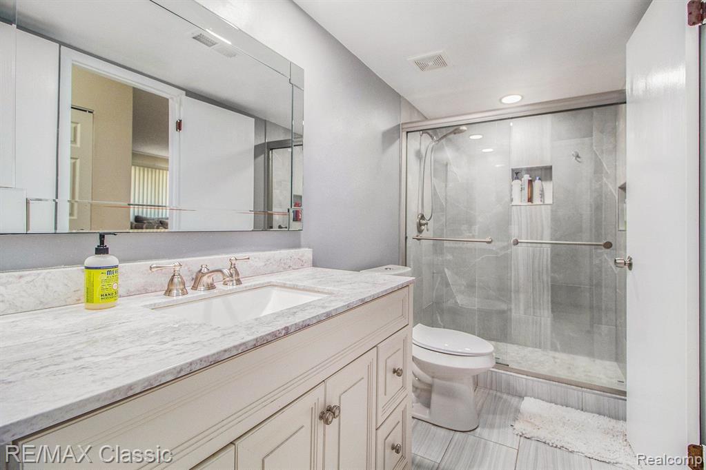 558 Ridge Road Walled Lake, MI 48390 - Photo 17 of 27
