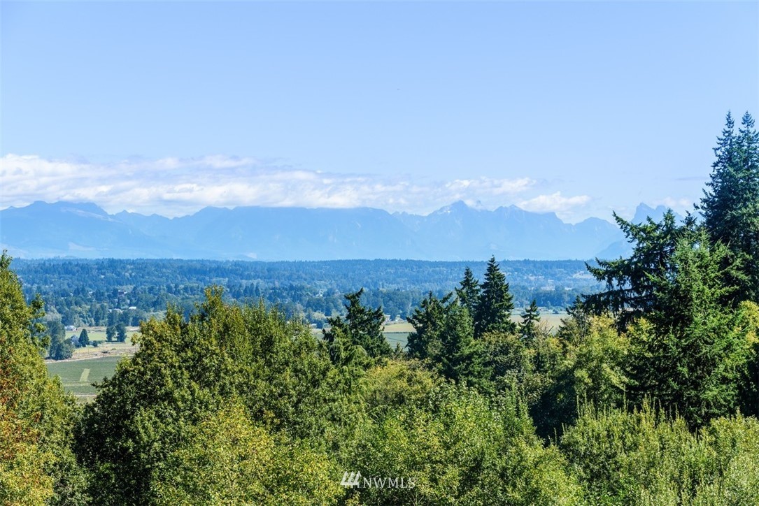 8310 Rim Drive Everett, WA 98208 - Photo 3 of 27 Gallery Image 3