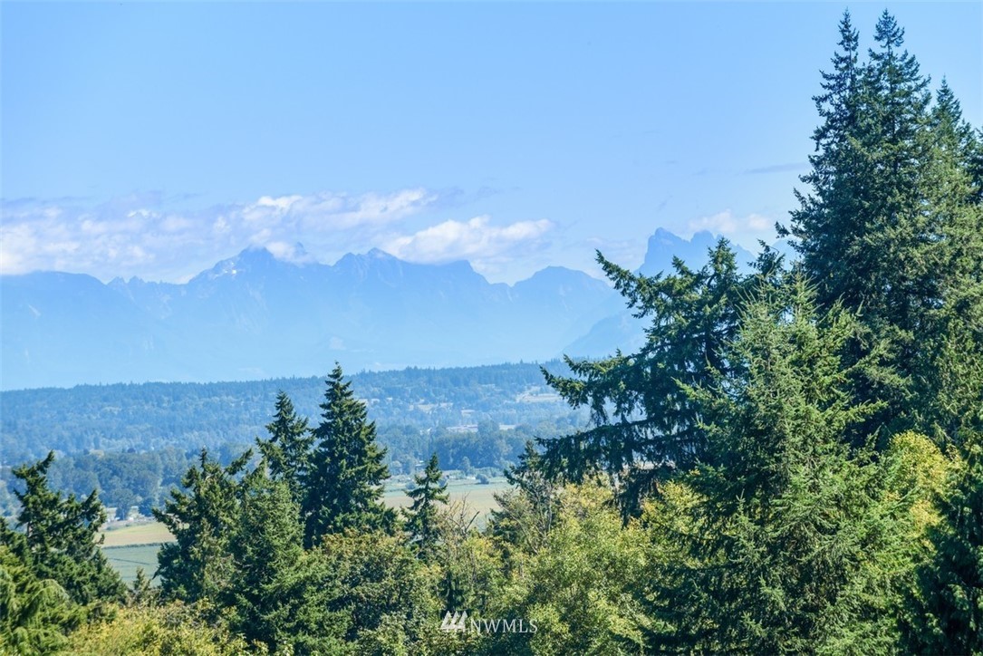 8310 Rim Drive Everett, WA 98208 - Photo 4 of 27 Gallery Image 4